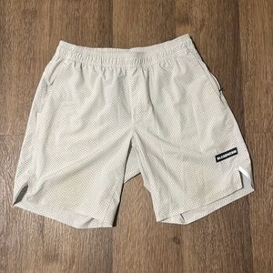Legends Mens Shorts, size large, color is white/ grey